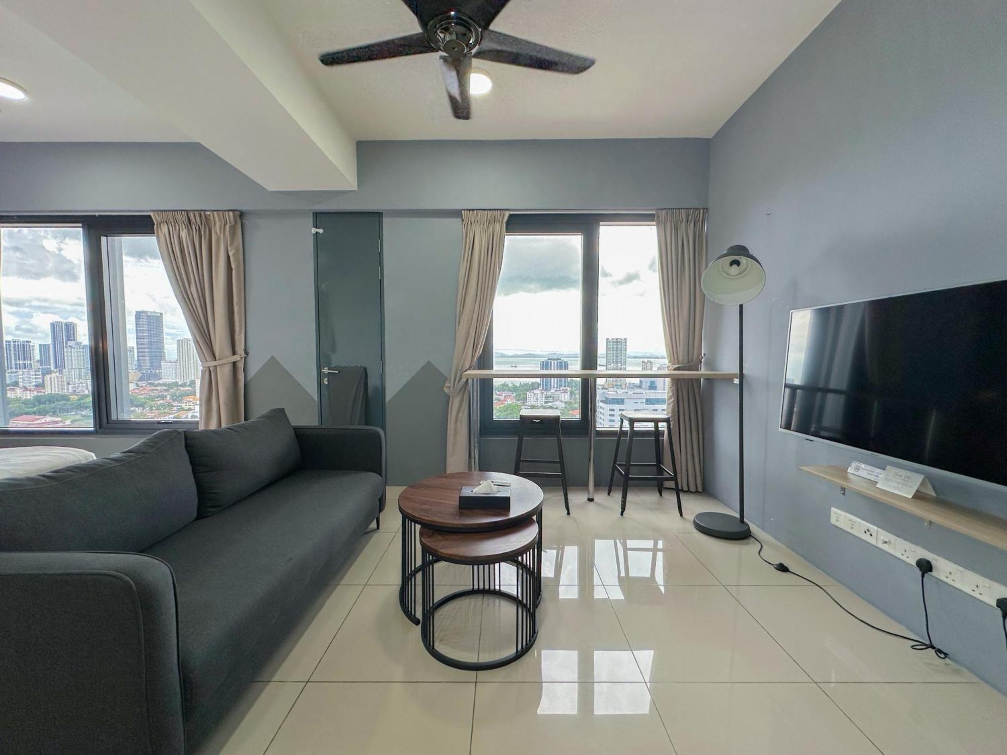 Tropicana 218 Macalister Apartment George Town